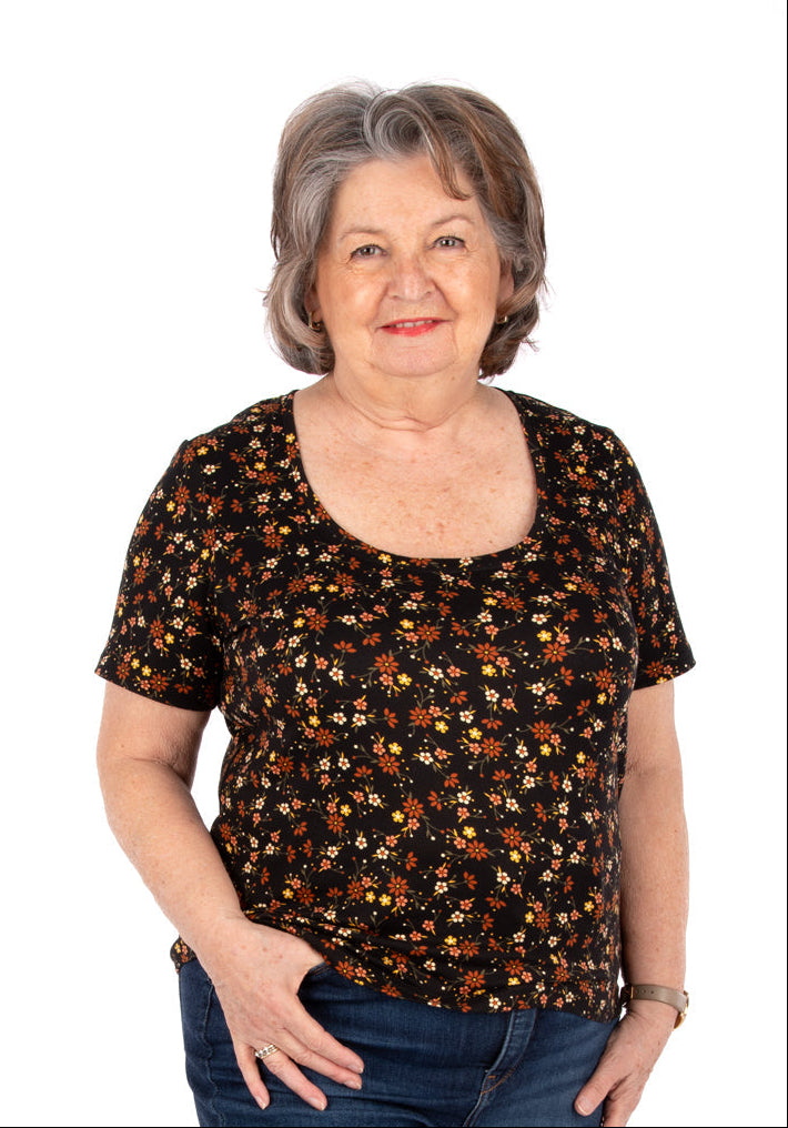 4672 // TINA Essential tees